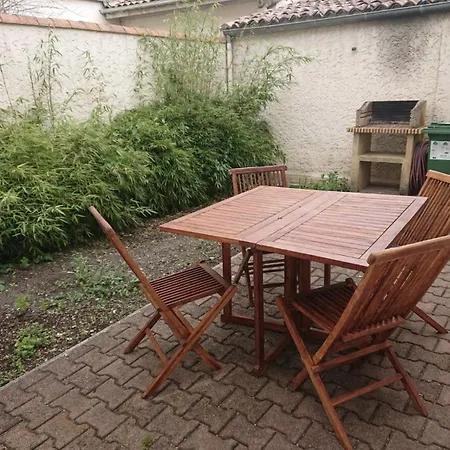 Privee Avec Sdb Au Jardin Public Homestay *