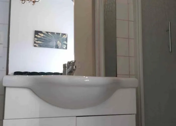 Privee Avec Sdb Au Jardin Public Privatunterkunft